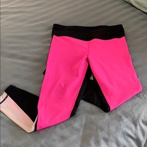 Lululemon hot pink and black cropped leggings 8
